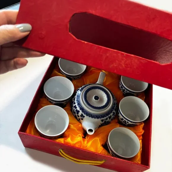 Vintage Chinese Teapot/Six Teacups in Display Case, Blue & White, REDUCED! - Picture 8 of 11